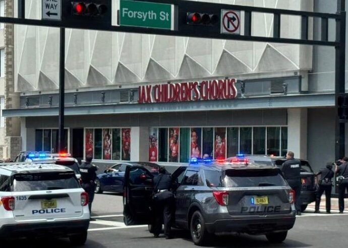 JSO Officers Safely Detain Armed, Mentally Disturbed Man Downtown