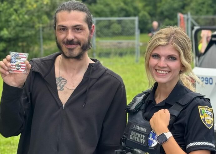 Publix Employee Rescues Co-Worker Trapped in Sinking Truck at Jacksonville Pond
