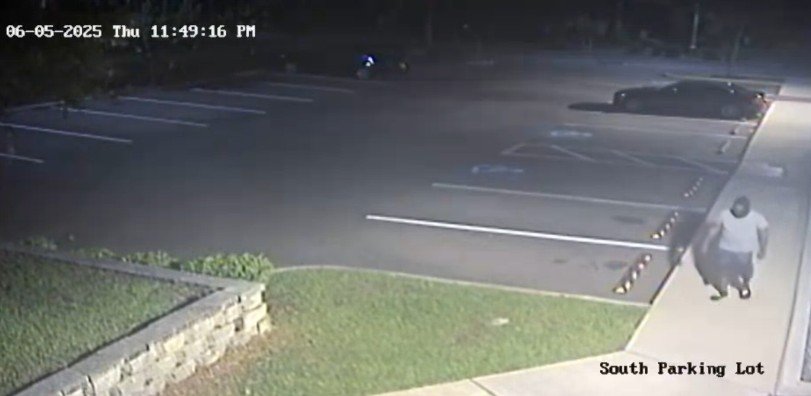 Man in Ski Mask Exposes Himself Outside Gainesville Rehab Facilities; Police Seek Suspect