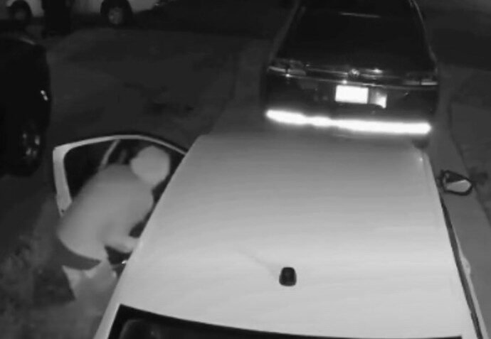 Clay County detectives seek public’s help identifying suspects in Oakleaf Plantation vehicle burglaries
