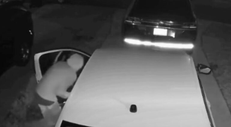 Clay County detectives seek public’s help identifying suspects in Oakleaf Plantation vehicle burglaries Clay County detectives seek public’s help identifying suspects in Oakleaf Plantation vehicle burglaries
