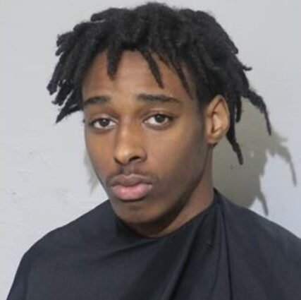 Teen Arrested After Fatally Stabbing His Father in Jacksonville Teen Arrested After Fatally Stabbing His Father in Jacksonville